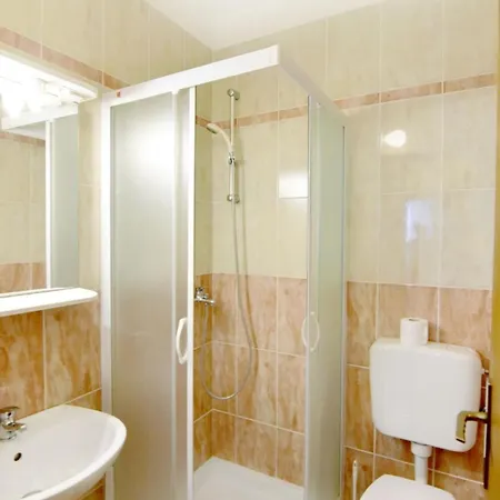 Geraeumige In Der Naehe Des Zentrums Von Apartment *