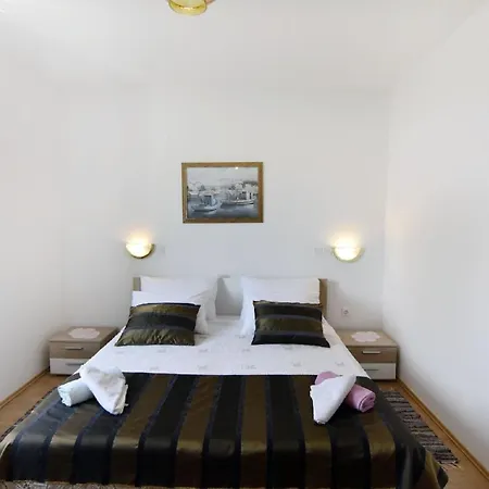 Apartment Geraeumige In Der Naehe Des Zentrums Von *