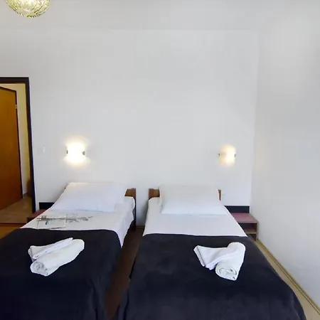 Geraeumige In Der Naehe Des Zentrums Von Apartman