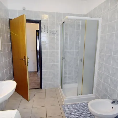 Geraeumige In Der Naehe Des Zentrums Von Apartman *